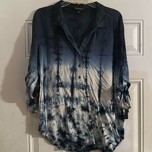 Rock & Republic tie dye pullover button shirt. Beautiful blue and white colors.